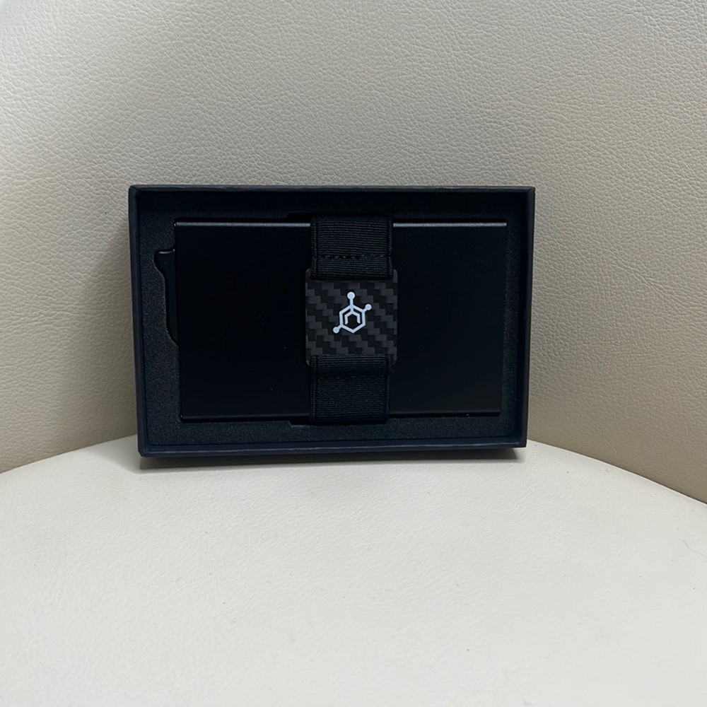 Men’s Code 118 wallet